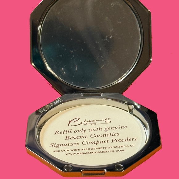 Besame Cosmetics Limited Edition Victorian Spider Compact 2021 issue - Picture 3 of 7